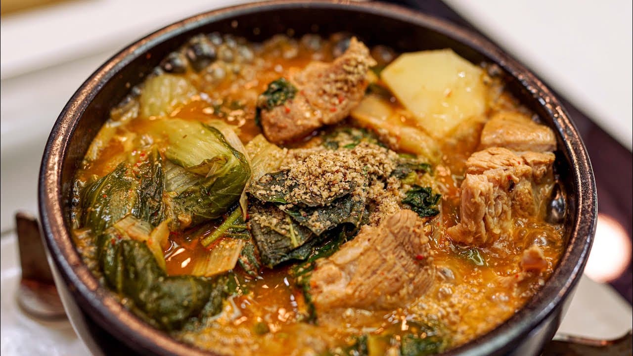 Boneless Gamjatang (Pork Bone Soup) (순살 감자탕) - Korean recipe